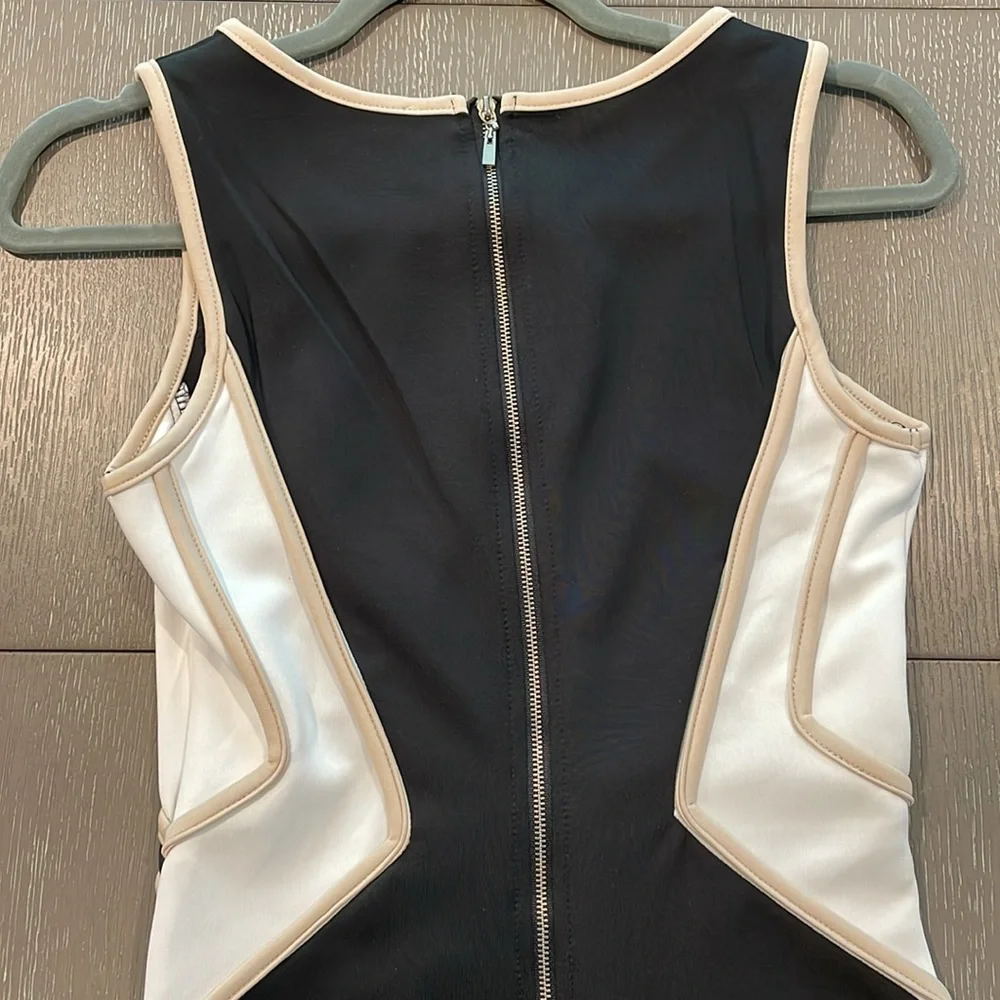 Mini dress with asymmetrical lines. black and beige color. - Picture 3 of 4
